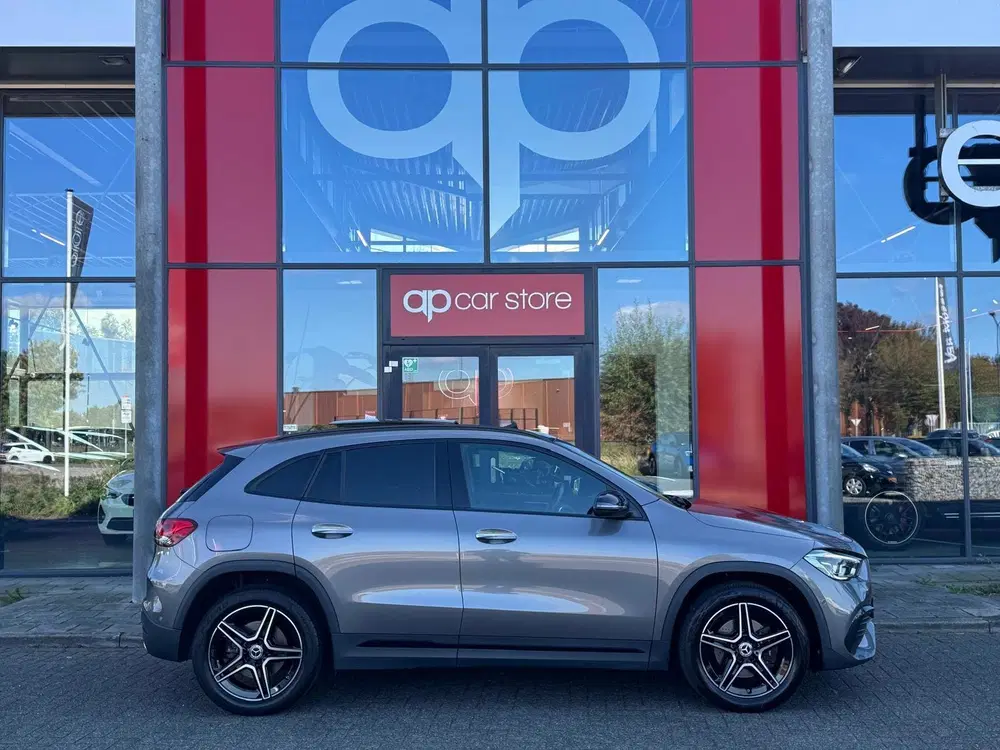 Mercedes-Benz GLA 250 e AMG Line uit 2023, foto 4