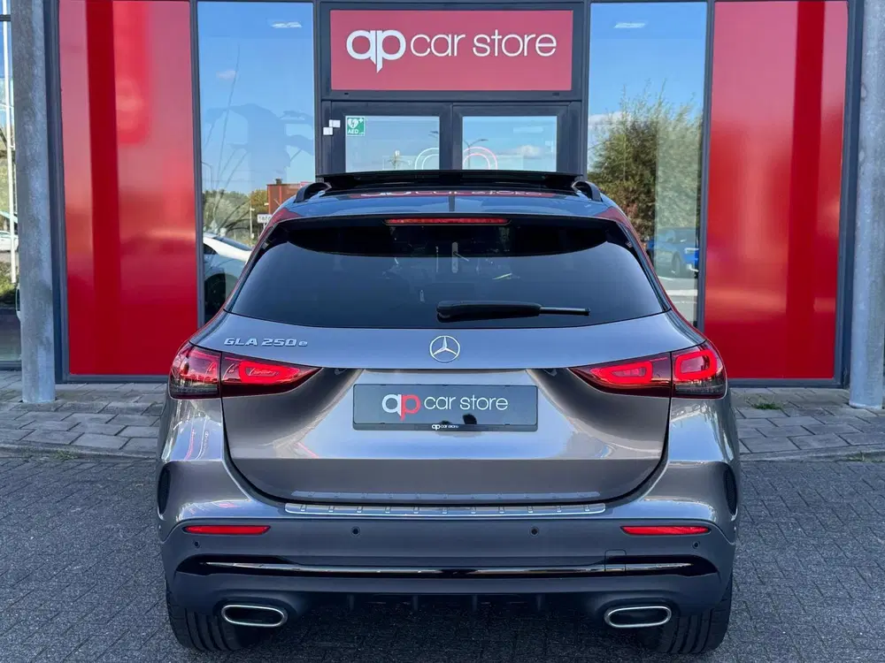 Mercedes-Benz GLA 250 e AMG Line uit 2023, foto 5