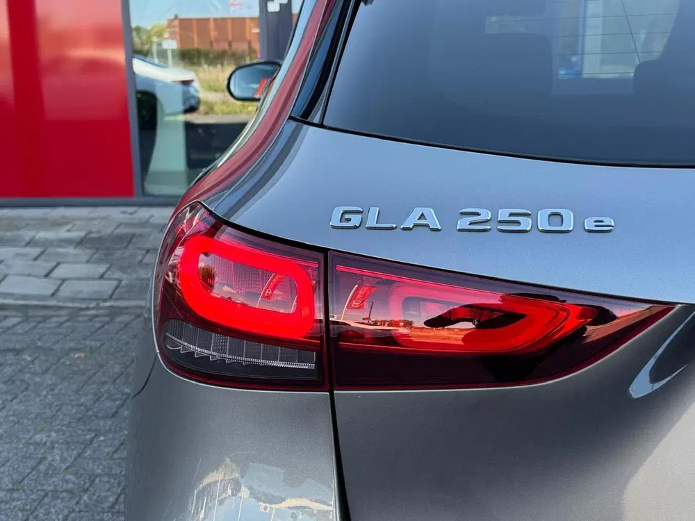 Mercedes-Benz GLA 250 e AMG Line uit 2023, foto 6