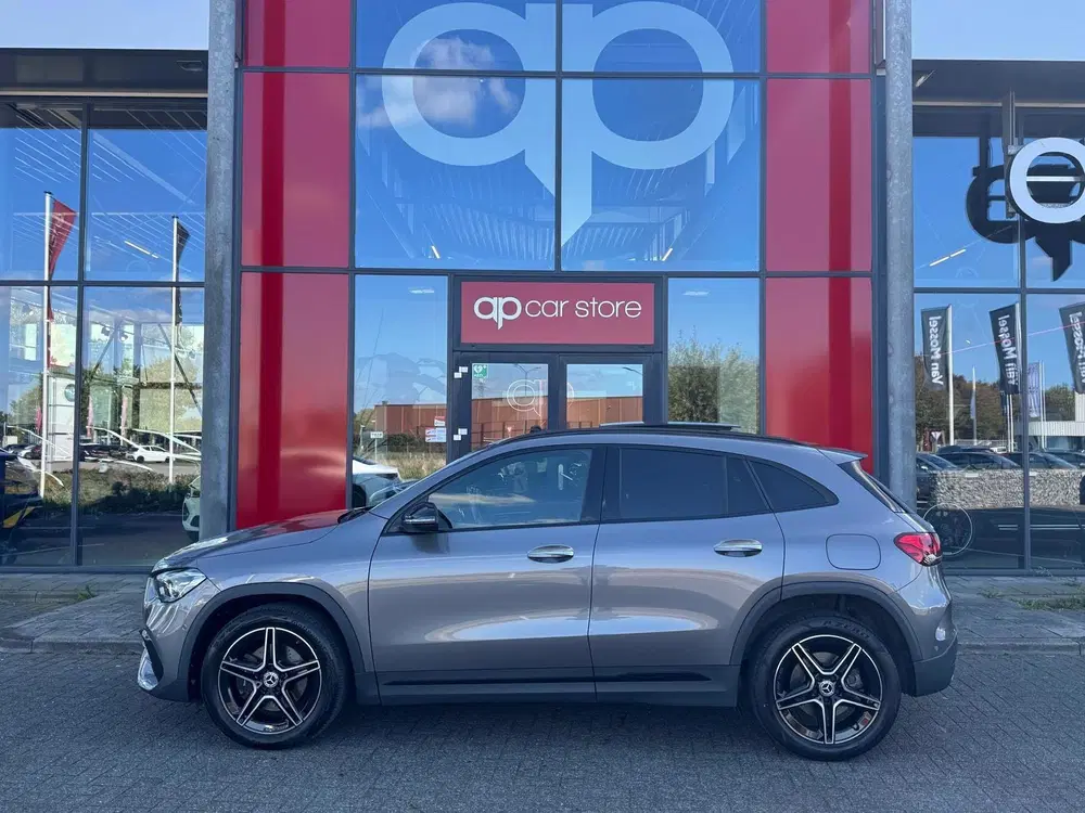 Mercedes-Benz GLA 250 e AMG Line uit 2023, foto 8