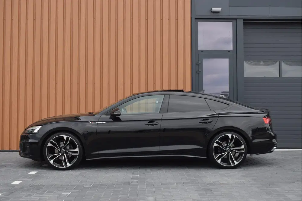Audi A5 35 TFSI S-edition Competition uit 2021, foto 2