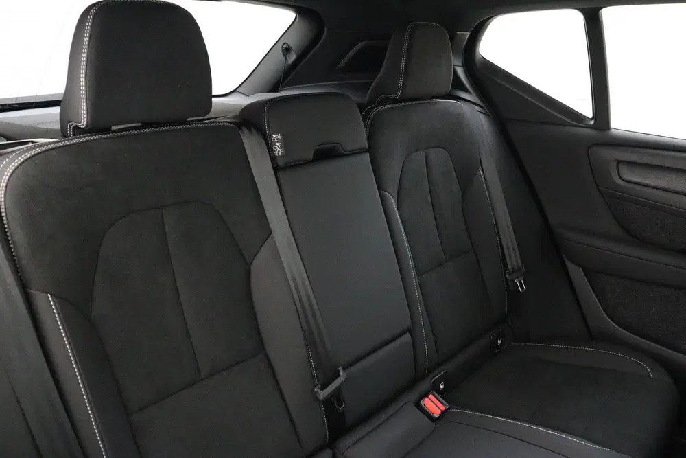 Volvo EX40 SINGLE MOTOR PLUS BLACK EDITION EUROPA 70 uit 2026, foto 12