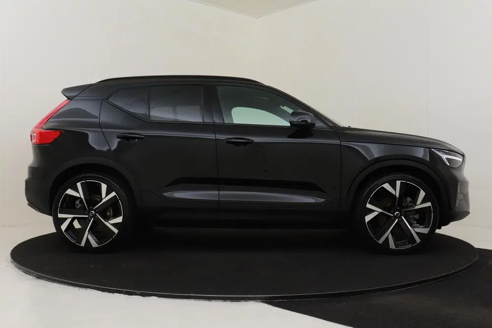 Volvo EX40 SINGLE MOTOR PLUS BLACK EDITION EUROPA 70 uit 2026, foto 13
