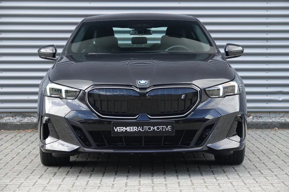 BMW i5 eDrive40 84 kWh uit 2024, foto 2