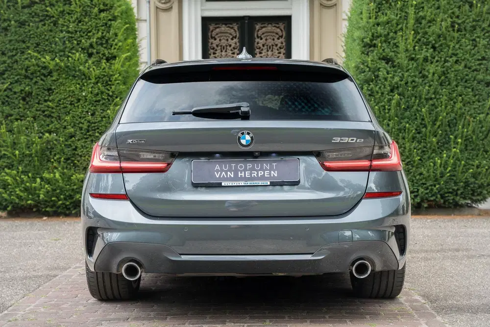 BMW 3-serie 330e xDrive M-Sport TREKHAAK uit 2021, foto 4