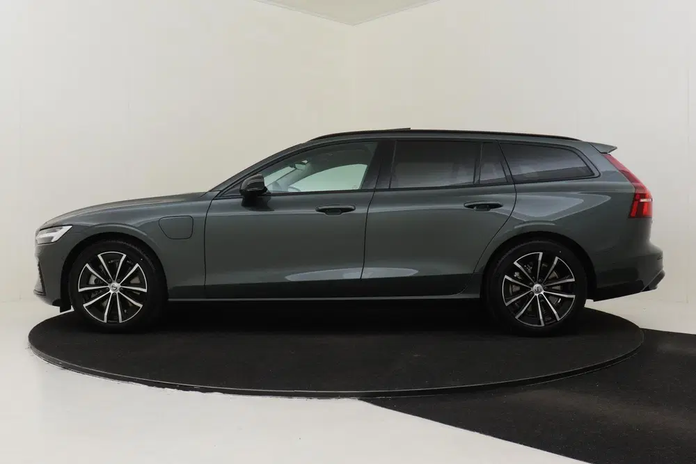 Volvo V60 T6 PLUG-IN HYBRID AWD ULTRA DARK -PANO.DAK uit 2026, foto 7