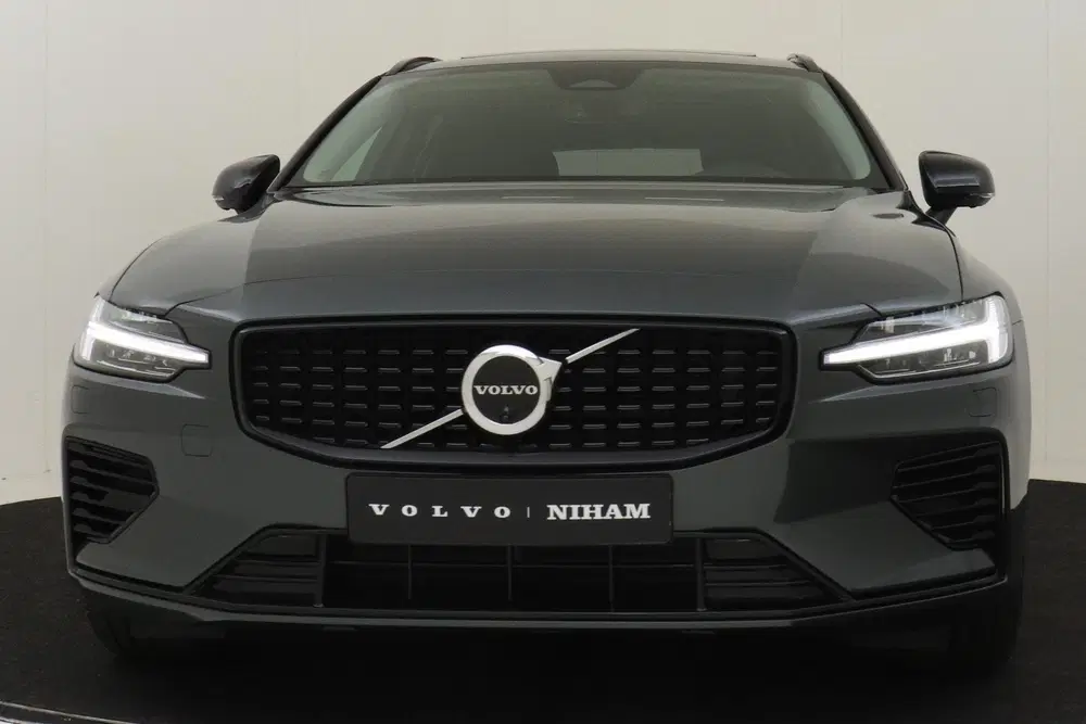 Volvo V60 T6 PLUG-IN HYBRID AWD ULTRA DARK -PANO.DAK uit 2026, foto 9