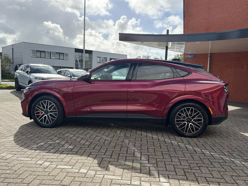 Ford Mustang Mach-E Extended Premium RWD 91 kWh uit 2025, foto 4
