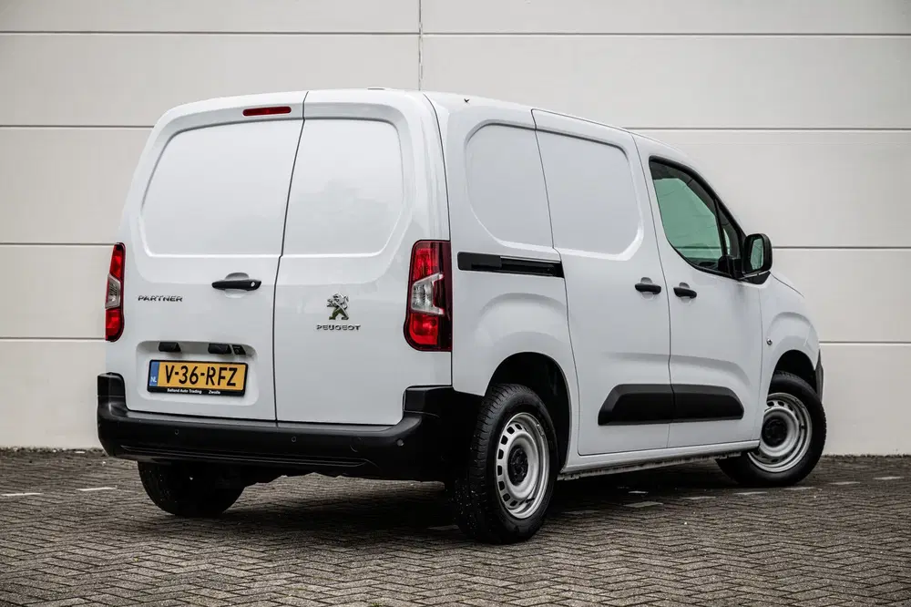 Peugeot Partner 1.2 PureTech 110pk MARGE 3-PRS uit 2023, foto 2