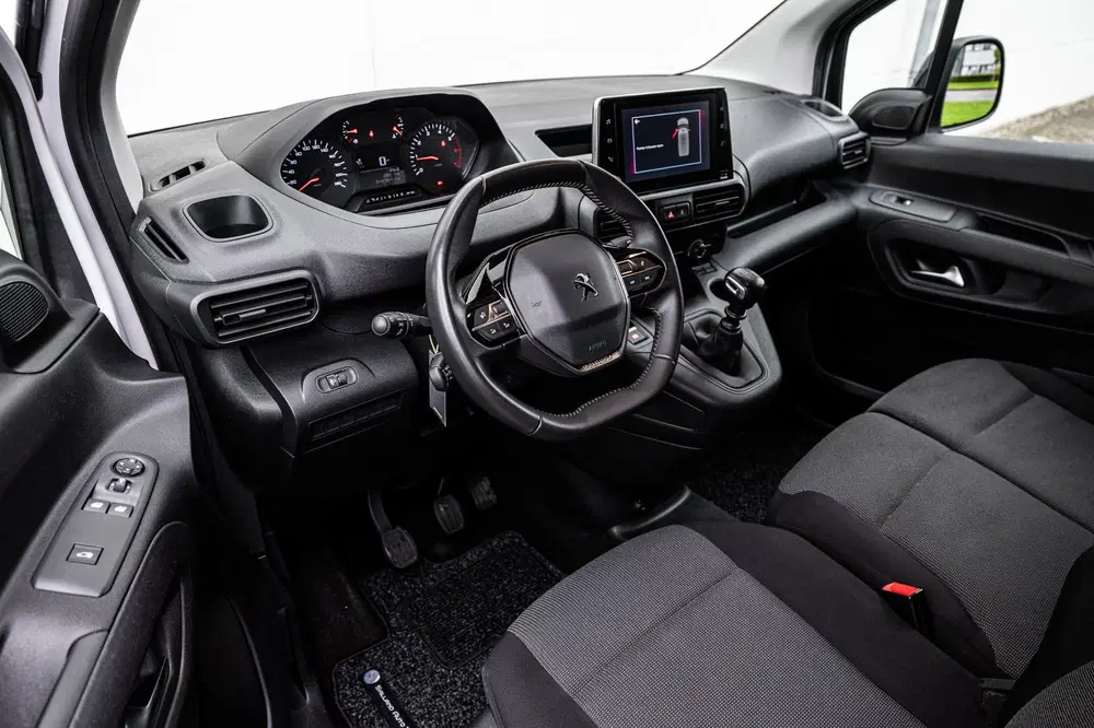 Peugeot Partner 1.2 PureTech 110pk MARGE 3-PRS uit 2023, foto 3