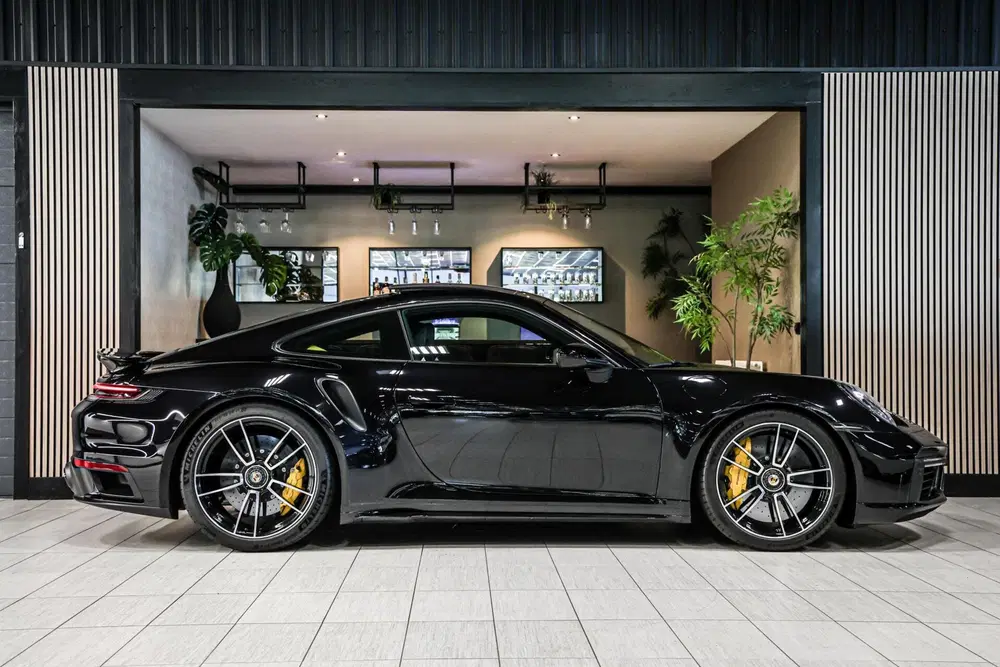 Porsche 911 3.8 Turbo S uit 2020, foto 15