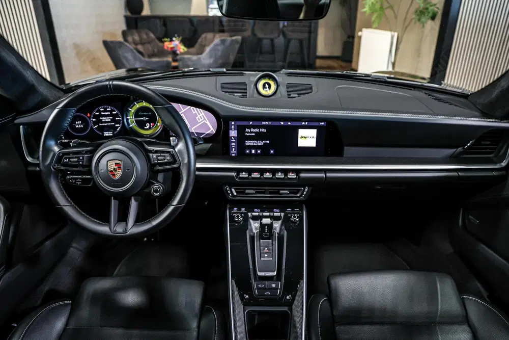 Porsche 911 3.8 Turbo S uit 2020, foto 2