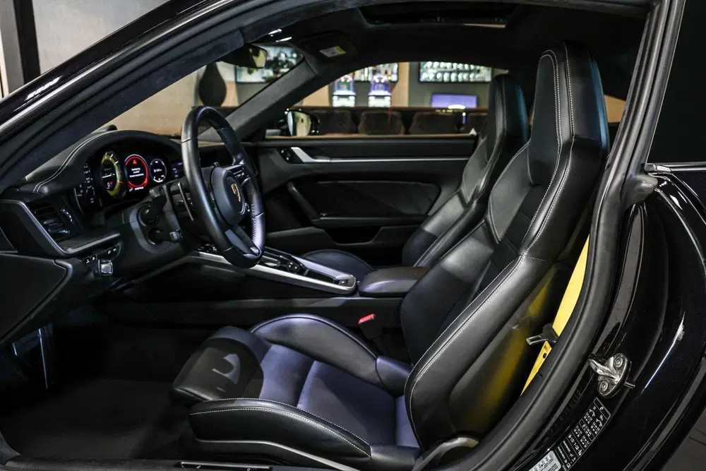 Porsche 911 3.8 Turbo S uit 2020, foto 9