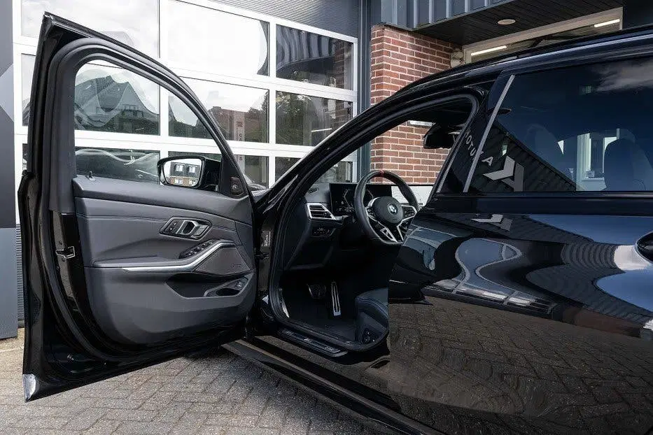 BMW 3-serie M340i xDrive Touring uit 2025, foto 10