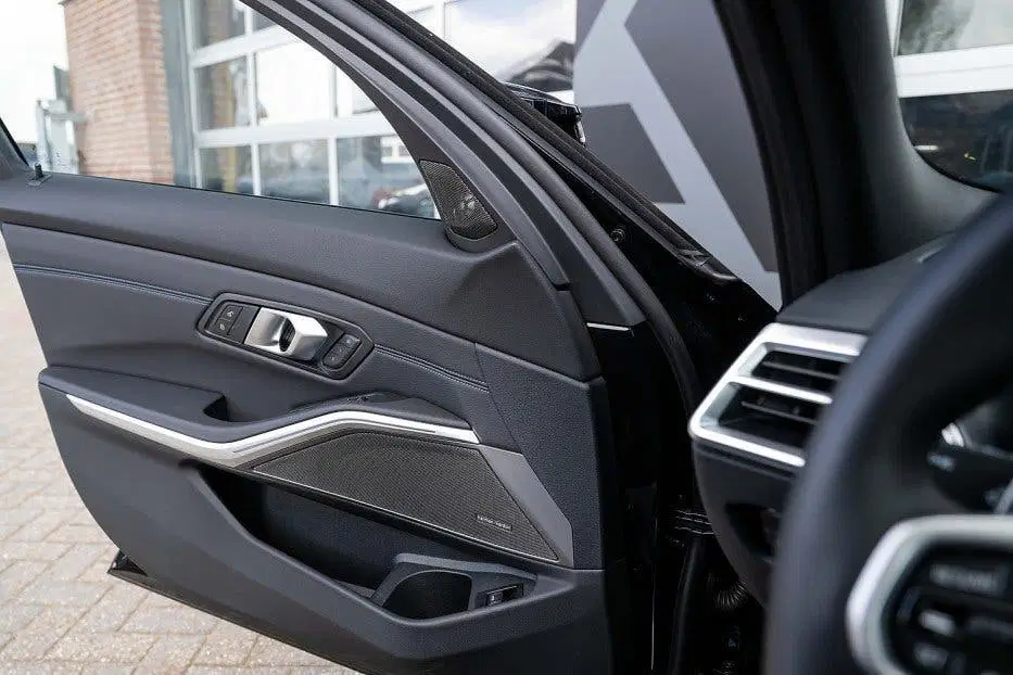BMW 3-serie M340i xDrive Touring uit 2025, foto 15