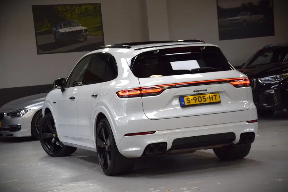 Porsche Cayenne 3.0 E-Hybrid Platinum Edition Navi uit 2023, foto 2