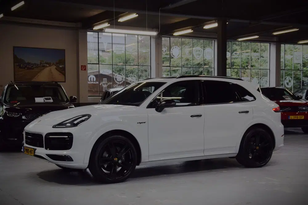 Porsche Cayenne 3.0 E-Hybrid Platinum Edition Navi uit 2023, foto 4