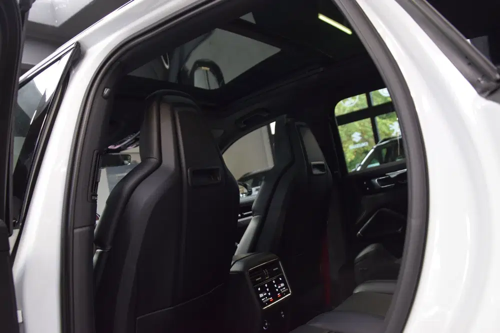 Porsche Cayenne 3.0 E-Hybrid Platinum Edition Navi uit 2023, foto 5
