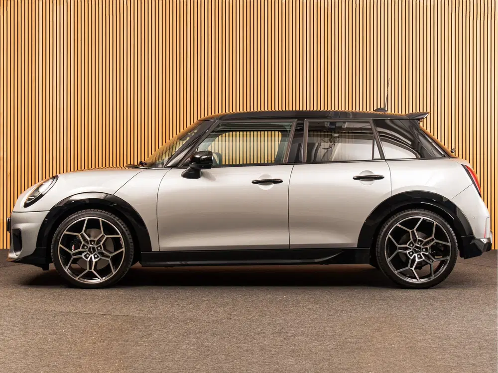 Mini John Cooper Works 2.0 Cooper S John Cooper Works XL JCW uit 2025, foto 2