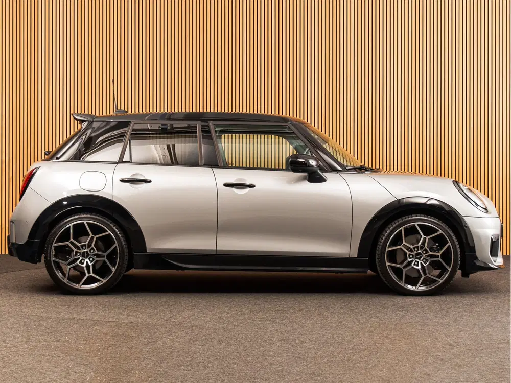 Mini John Cooper Works 2.0 Cooper S John Cooper Works XL JCW uit 2025, foto 6