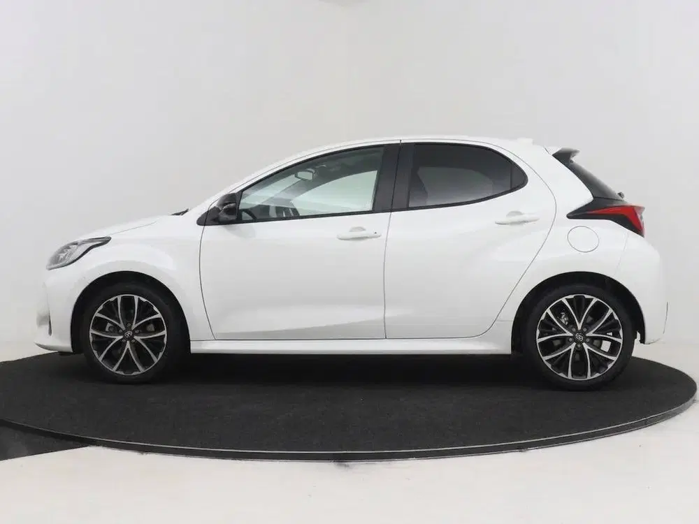Toyota Yaris 1.5 Hybrid 115 Dynamic I NIEUW & DIRECT LE uit 2025, foto 2