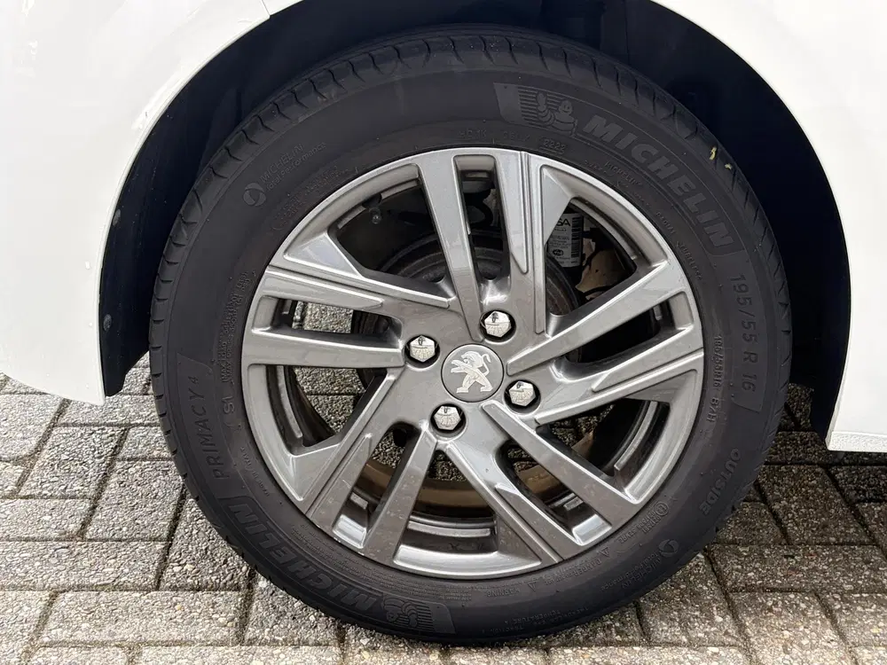 Peugeot 208 1.2 PureTech Active Pack uit 2022, foto 13