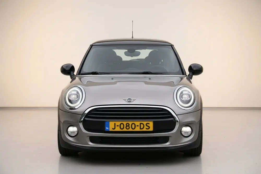Mini Cooper 1.5 Cooper Chili DEALER OND NL-AUTO NAP LE uit 2020, foto 2