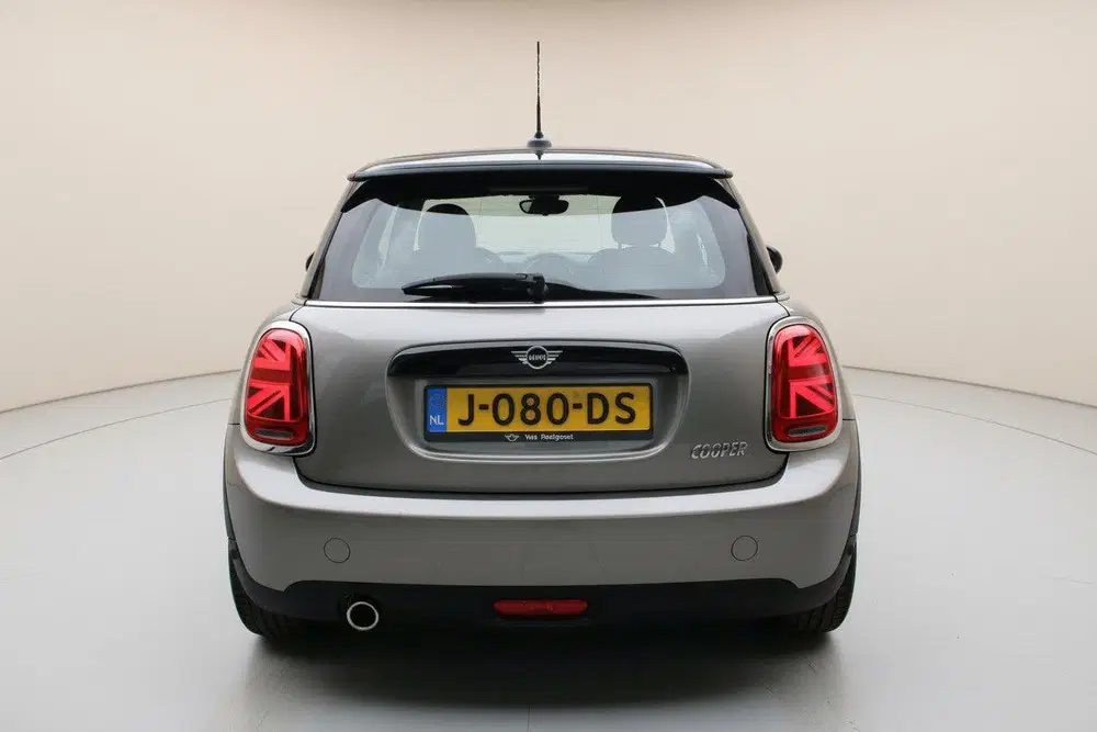 Mini Cooper 1.5 Cooper Chili DEALER OND NL-AUTO NAP LE uit 2020, foto 4