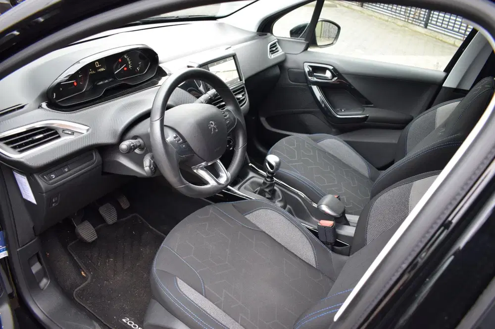 Peugeot 2008 1.2 PureTech 12 mnd GARANTIE DealerOH DBri uit 2019, foto 6