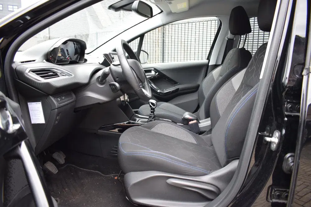 Peugeot 2008 1.2 PureTech 12 mnd GARANTIE DealerOH DBri uit 2019, foto 7