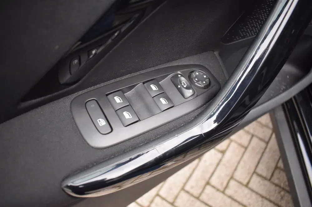 Peugeot 2008 1.2 PureTech 12 mnd GARANTIE DealerOH DBri uit 2019, foto 8