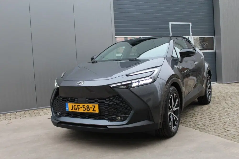 Toyota C-HR 140 Hybrid Teamplayer Bi-Tone Elektrische uit 2024, foto 3