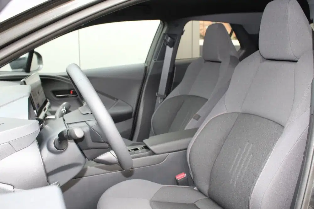 Toyota C-HR 140 Hybrid Teamplayer Bi-Tone Elektrische uit 2024, foto 5