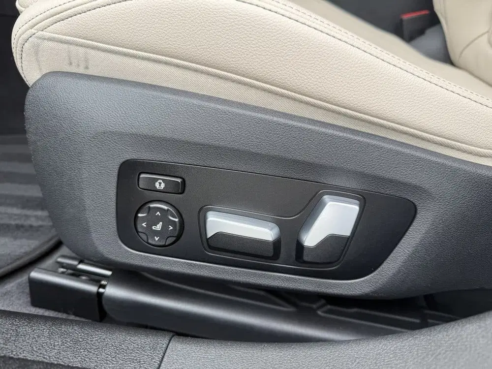 BMW 3-serie 330e High Executive uit 2019, foto 10