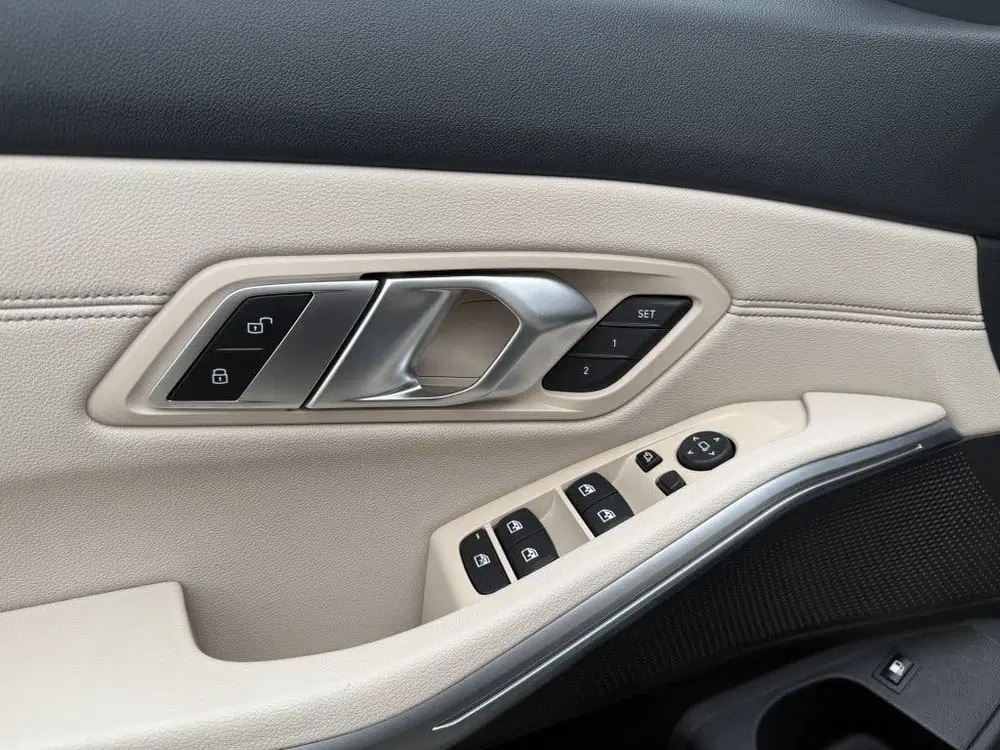 BMW 3-serie 330e High Executive uit 2019, foto 11