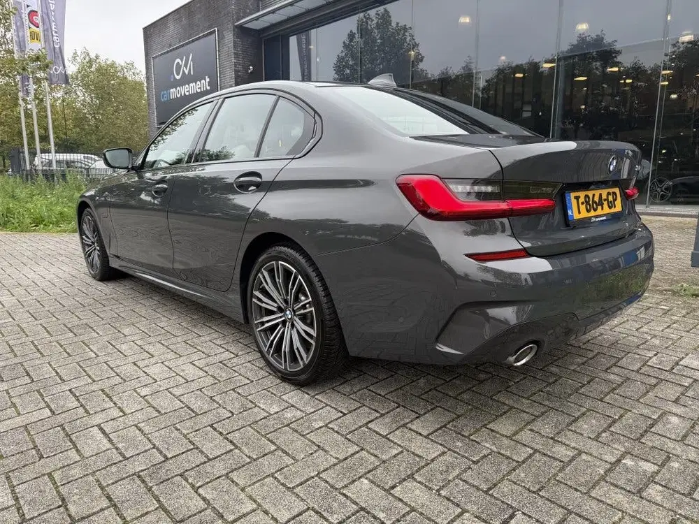 BMW 3-serie 330e High Executive uit 2019, foto 15
