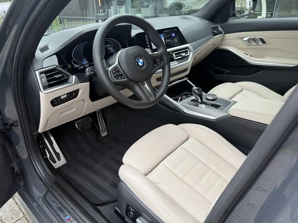 BMW 3-serie 330e High Executive uit 2019, foto 2