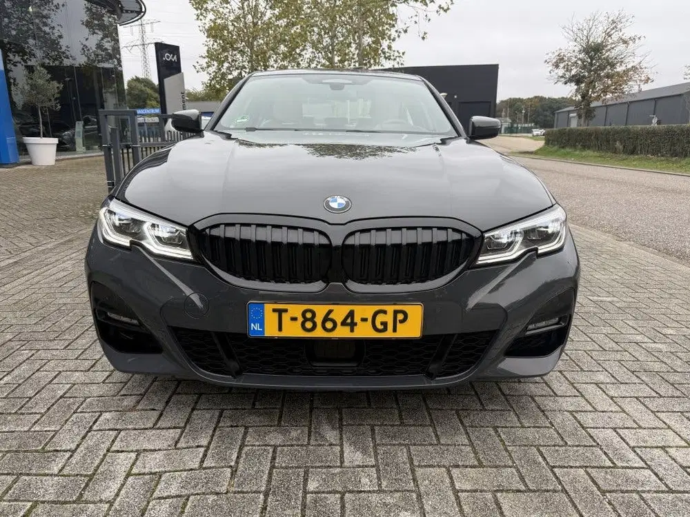 BMW 3-serie 330e High Executive uit 2019, foto 4