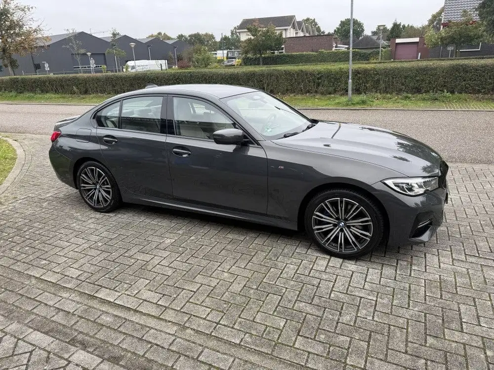 BMW 3-serie 330e High Executive uit 2019, foto 5