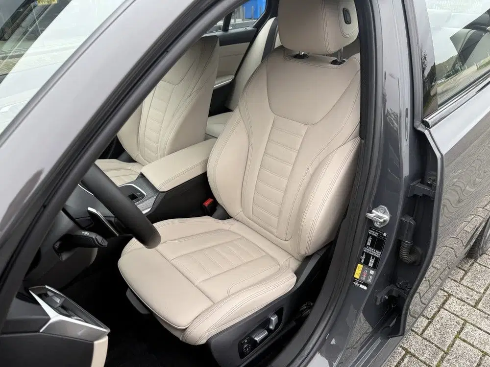 BMW 3-serie 330e High Executive uit 2019, foto 8