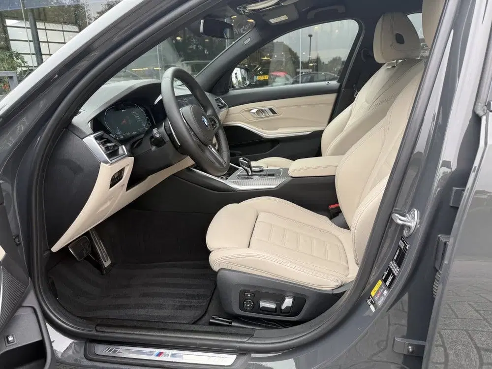 BMW 3-serie 330e High Executive uit 2019, foto 9