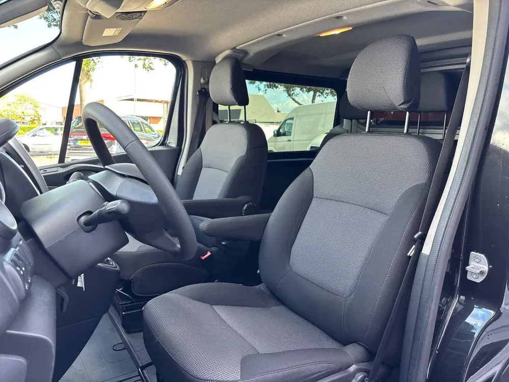 Renault Trafic 2.0 dCi 145 T29 L2H1 DC Comfort uit 2020, foto 2