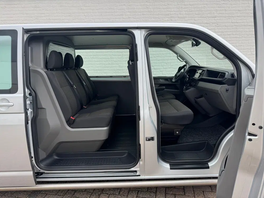 Volkswagen Transporter 2.0 TDI L2H1 30 DC Highline Automaat uit 2024, foto 3