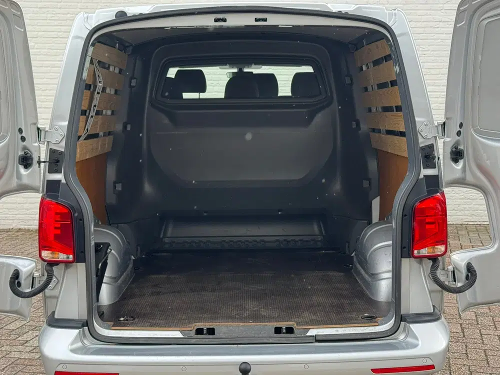 Volkswagen Transporter 2.0 TDI L2H1 30 DC Highline Automaat uit 2024, foto 4