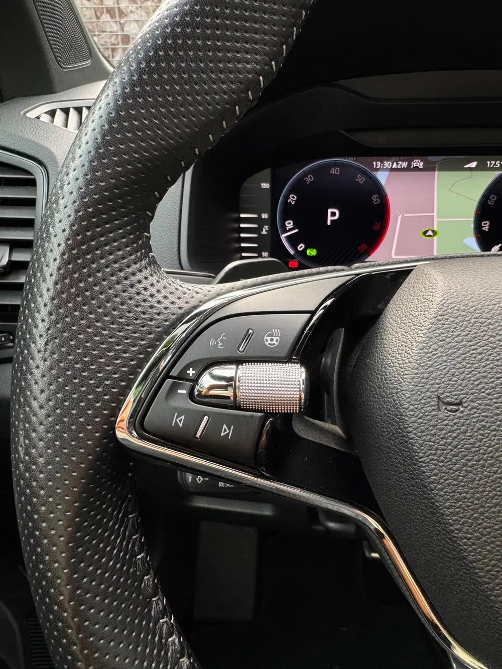 Skoda Karoq 1.5 TSI ACT Sportline Pano Navi Keyless uit 2022, foto 10