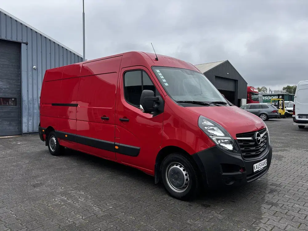 Opel Movano 2 uit 2021, foto 2