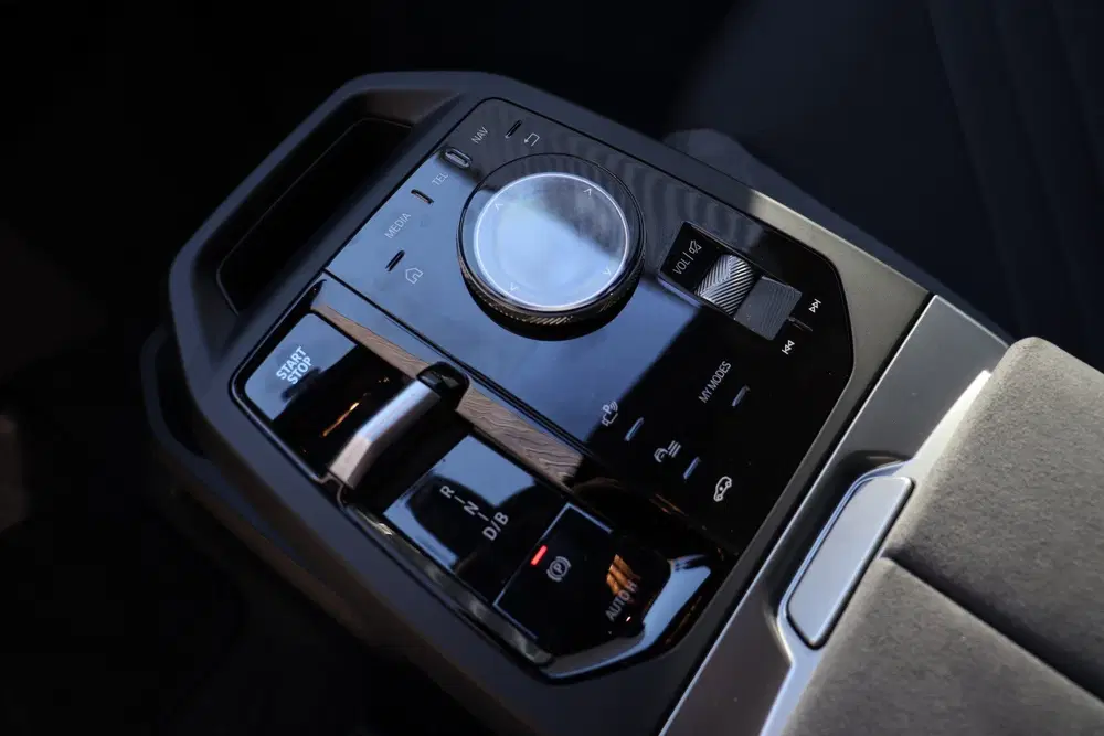 BMW iX xDrive45 M Sport uit 2026, foto 13