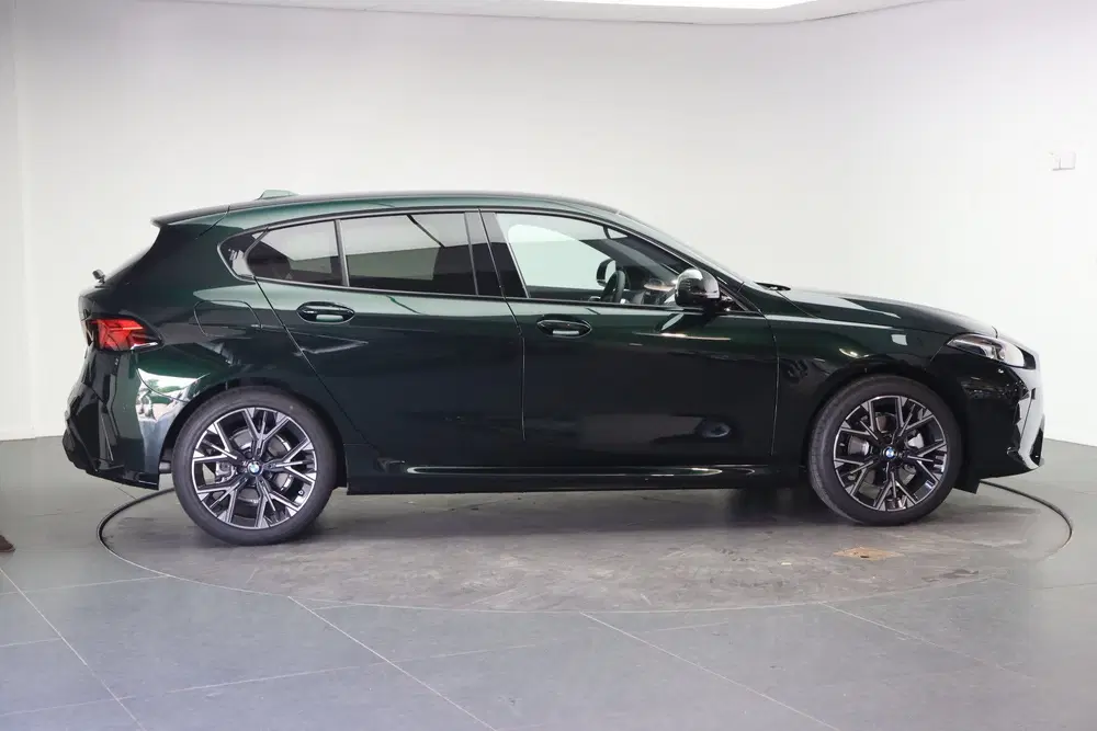BMW 1-serie 120 M Sport Automaat uit 2026, foto 4