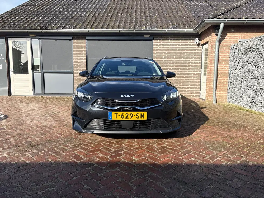 Kia Ceed 1.0 T-GDi DynamicLine uit 2023, foto 2
