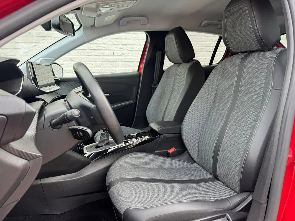 Peugeot 208 1.2 PureTech 100 Allure 360 Camera Navi Af uit 2024, foto 4
